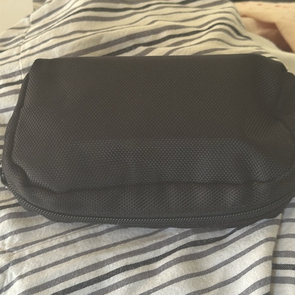 TUMI Black Small Zip Up Travel Toiletry Case Pouch Bag - Picture 3 of 9